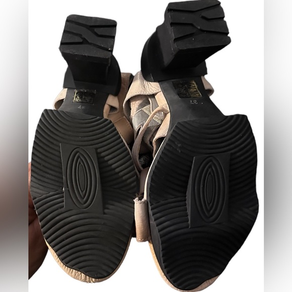 L’Artiste Ankle strap sandals Leather - Picture 2 of 13